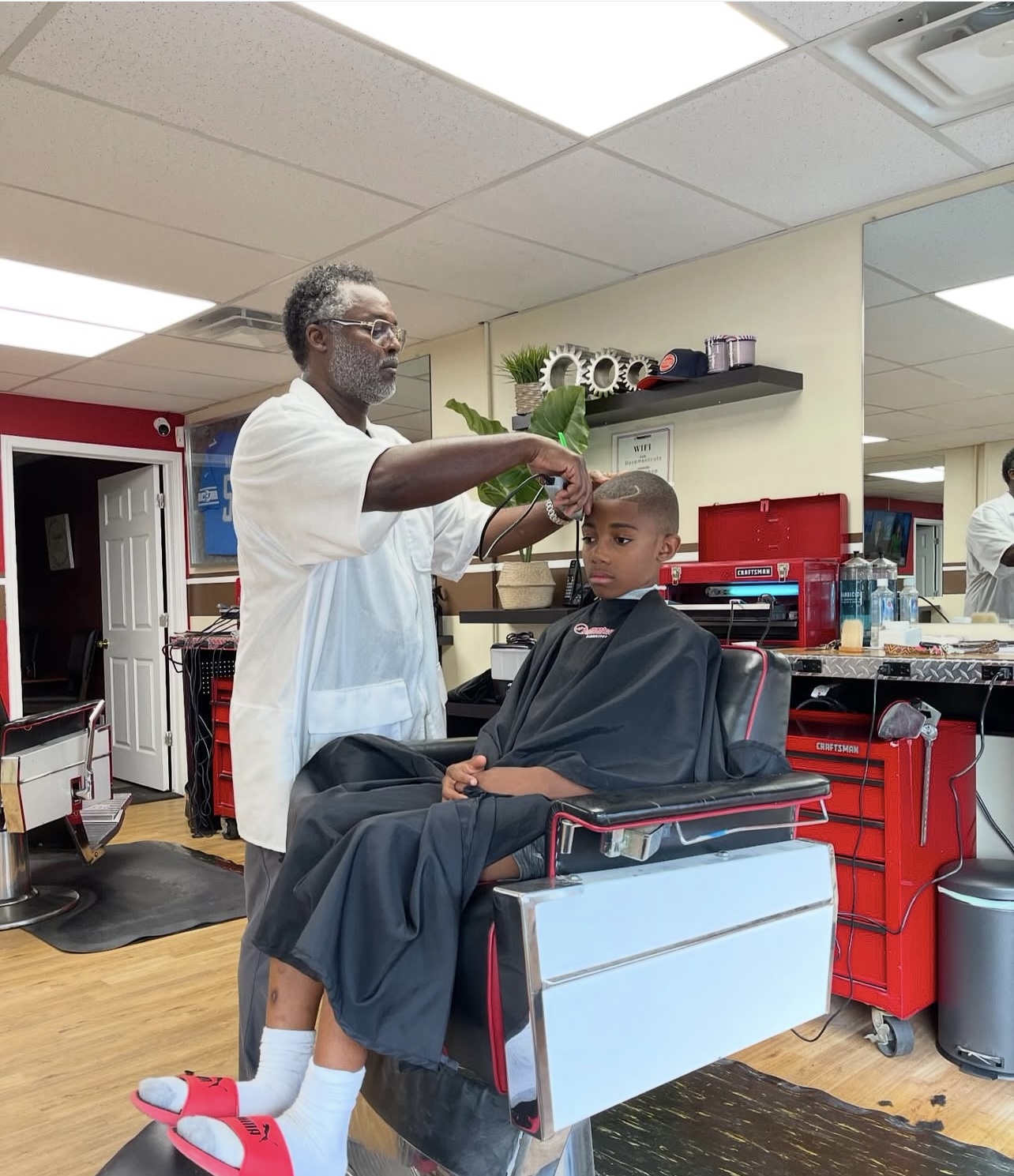 BASEMENTCUTS Barbershop in