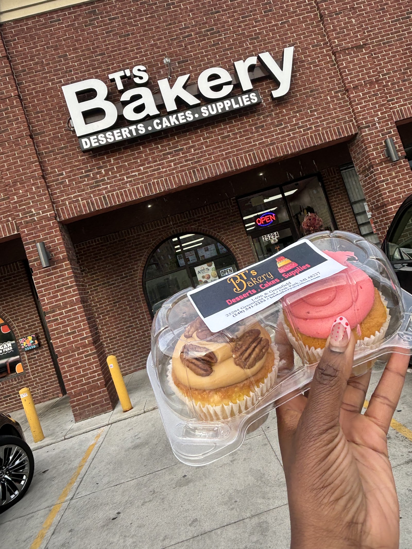BT'S BAKERY SHOP in Oak Park