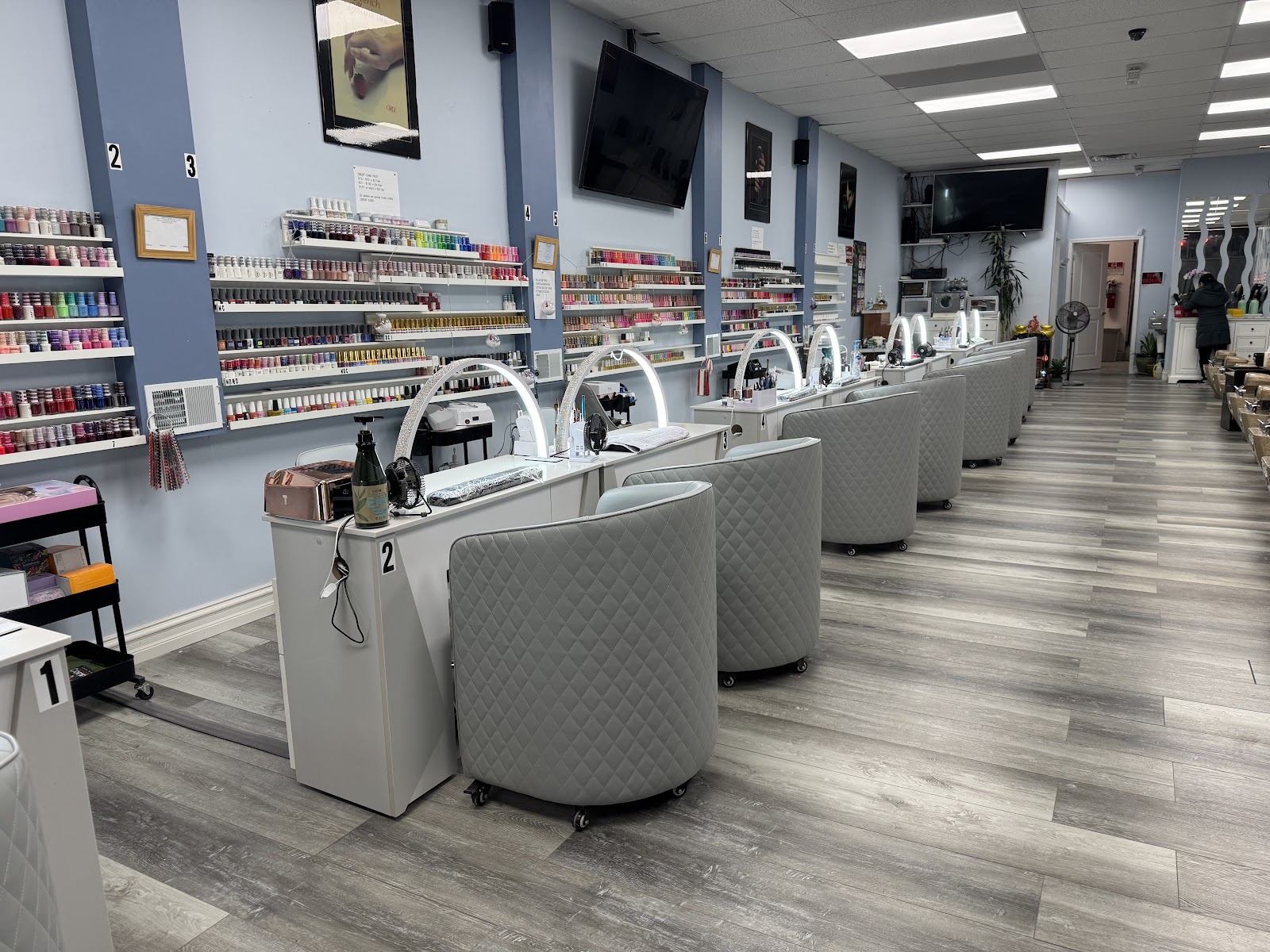 Diamond Nails Inc in Oak Park