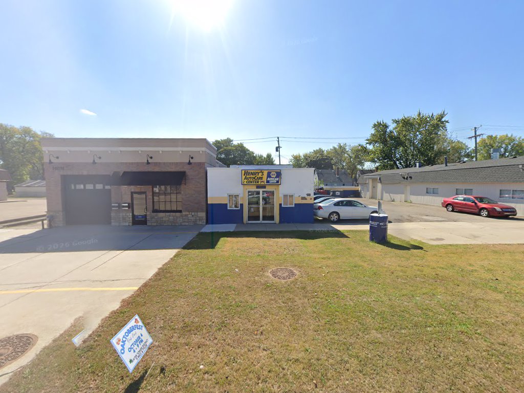 Henry's Auto Care Center in Oak Park