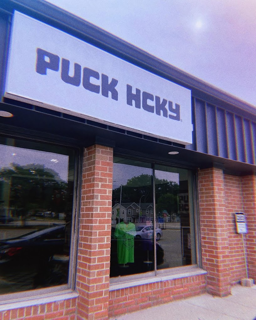 PUCK HCKY — photo