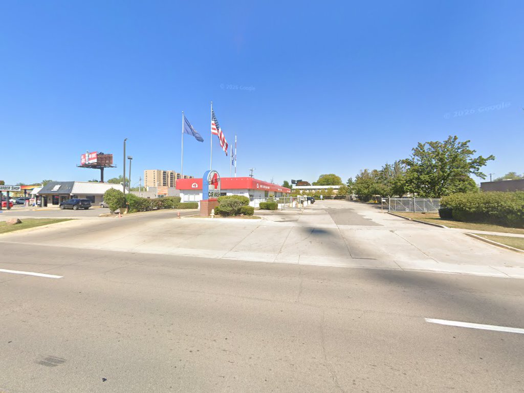 Soft Cloth Car Wash in Oak Park